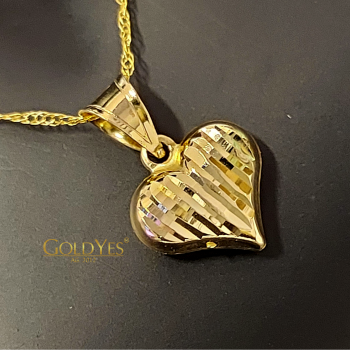 Złota zawieszka diamentowana SERCE