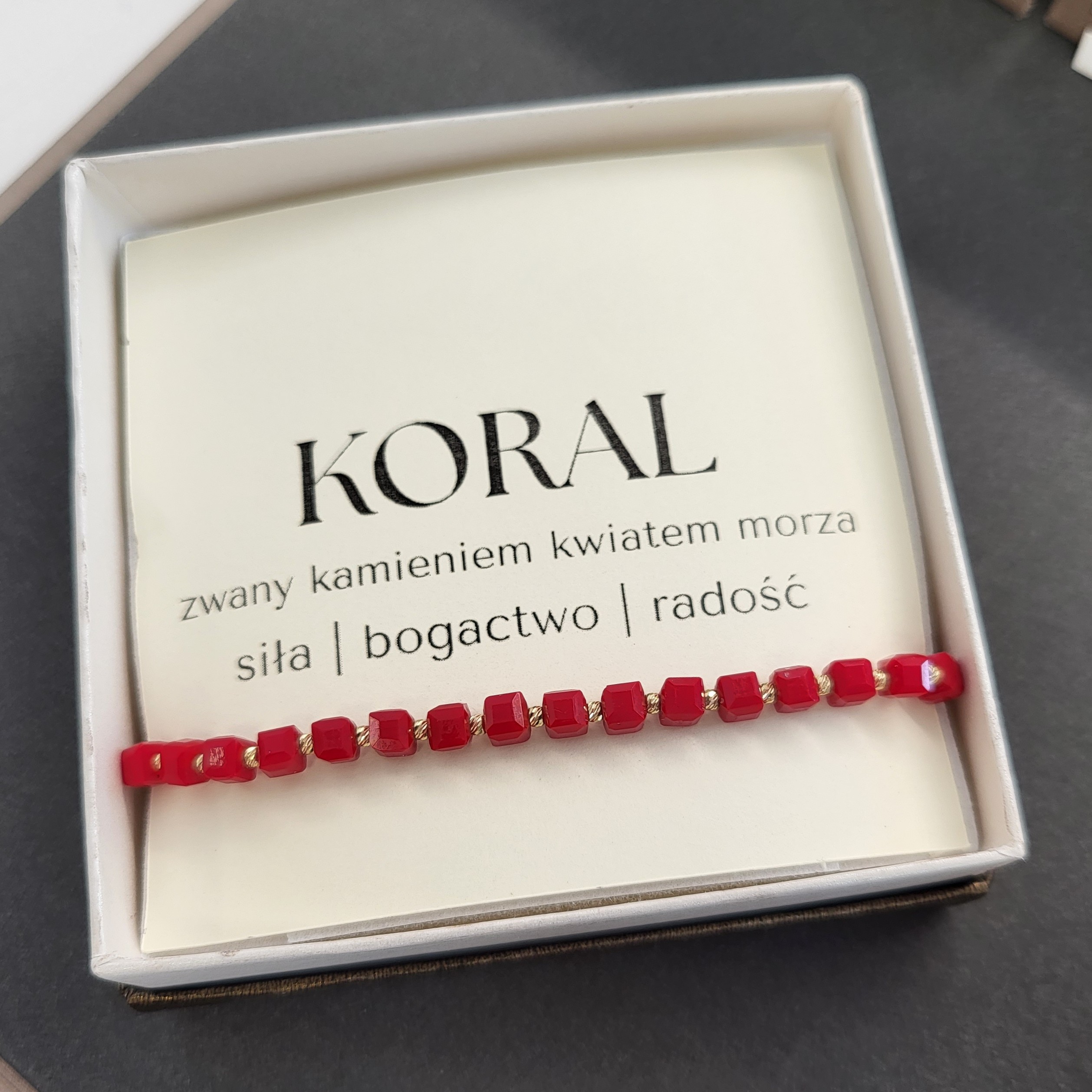 złota bransoletka na bordowym sznurku z diamentowanymi kulkami próba złota 585 - obrazek 3